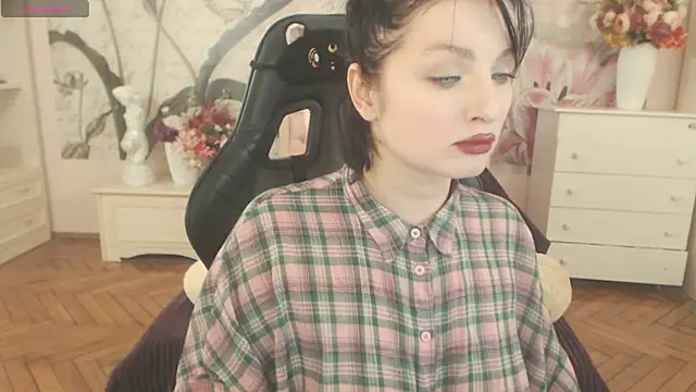 BritneyBarker online show from 04-19-26, 07:51