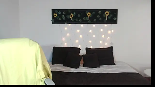 saray  jones online show from 02-12-25, 03:05