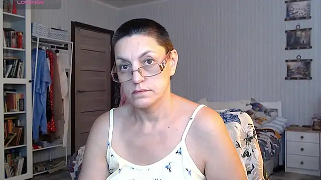 Soffya Soy online show from 06-08-26, 01:44