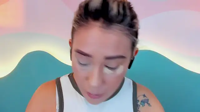 Lannajansen online show from 12-19-25, 01:40