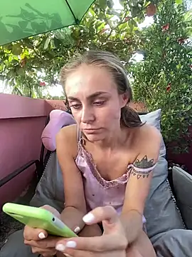 White Lu online show from 02-08-26, 02:37