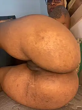 Charlotte bronxxx online show from 10-17-25, 06:32