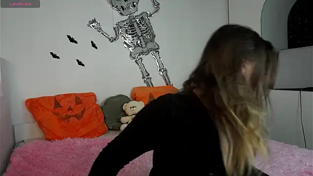 nawuwu online show from 10-30-25, 04:14