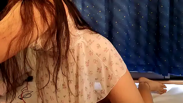 Snapshot of Sisi_cute chatting on 04-12-26, 01:10 Sisi cute online show from 04-12-26, 01:10