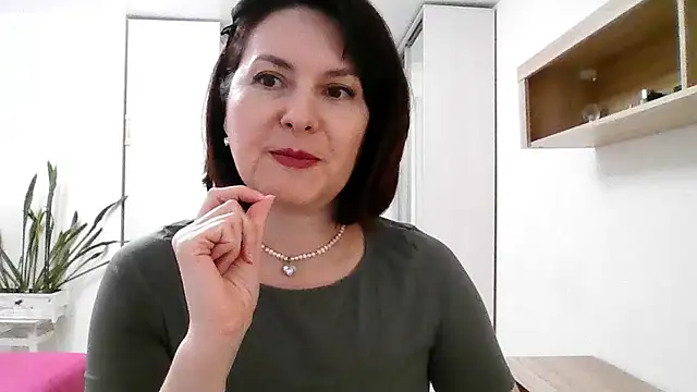 Victoria Glam online show from 10-31-25, 04:52