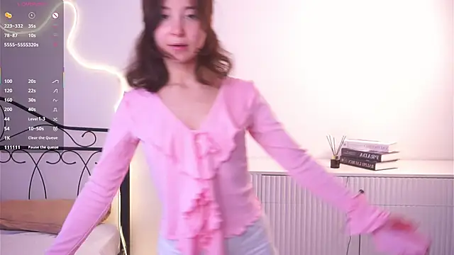 VeronaCritchlow online show from 03-31-26, 07:09