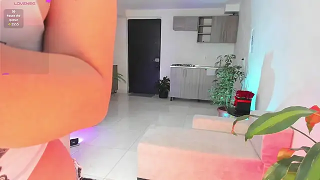 Hannah Jonhson online show from 11-16-25, 02:28