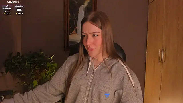 Snapshot of eilynxx chatting on 02-04-25, 11:38 eilynxx online show from 02-04-25, 11:38