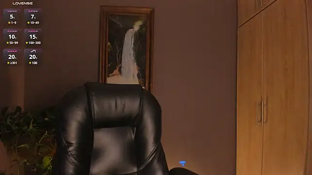 Snapshot of eilynxx chatting on 02-06-25, 12:33 eilynxx online show from 02-06-25, 12:33