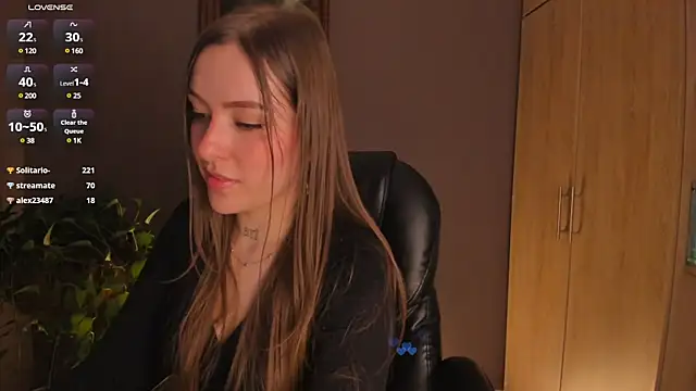 Snapshot of eilynxx chatting on 02-13-25, 01:50 eilynxx online show from 02-13-25, 01:50