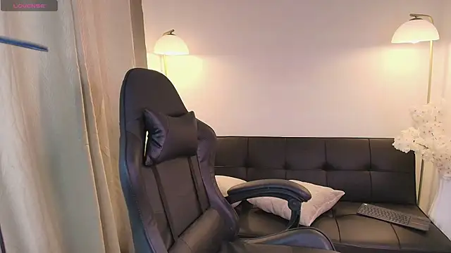 Victoria Collinns online show from 04-16-26, 05:03