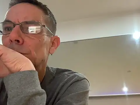 Kenhornu online show from 12-17-25, 09:32