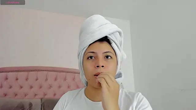 Kendall  Fox online show from 10-18-25, 06:05