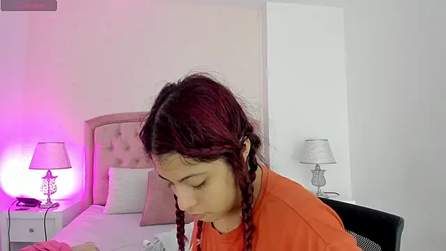 Kendall  Fox online show from 10-27-25, 06:06