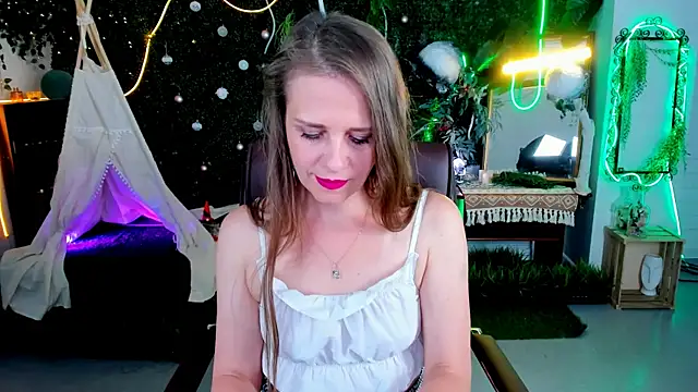 Snapshot of EmiliaBedy chatting on 05-13-26, 09:17 EmiliaBedy online show from 05-13-26, 09:17