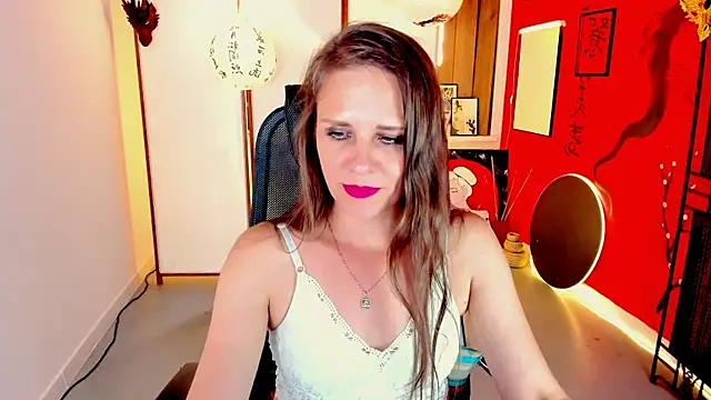 Snapshot of EmiliaBedy chatting on 06-03-26, 02:33 EmiliaBedy online show from 06-03-26, 02:33
