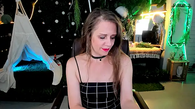 Snapshot of EmiliaBedy chatting on 06-15-26, 09:44 EmiliaBedy online show from 06-15-26, 09:44