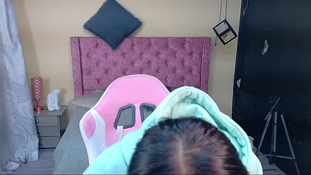 Sofii cutee online show from 12-18-25, 12:00