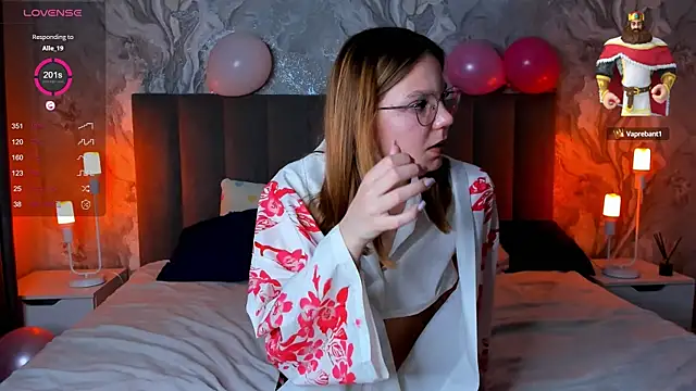 ElvinaBestwick online show from 02-15-25, 09:37