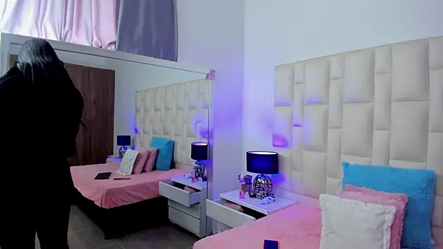 Ariana rouse online show from 11-12-25, 04:29