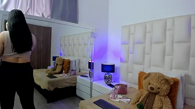 Ariana rouse online show from 04-06-26, 05:14