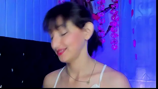 Snapshot of vicky__skinny_1 chatting on 02-18-25, 03:10 vicky skinny 1 online show from 02-18-25, 03:10