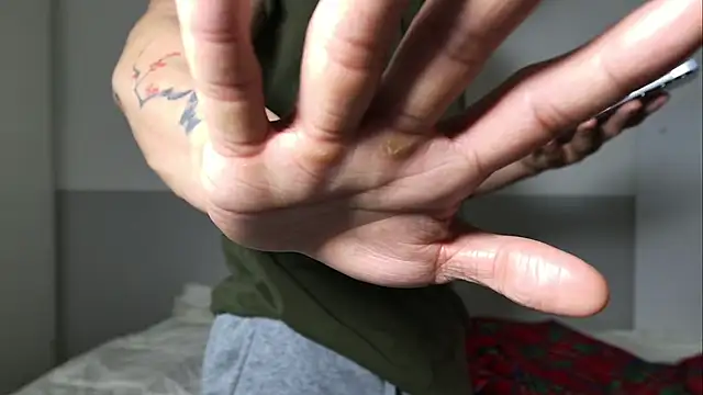 Snapshot of Doh728 chatting on 12-14-25, 01:44 Doh728 online show from 12-14-25, 01:44