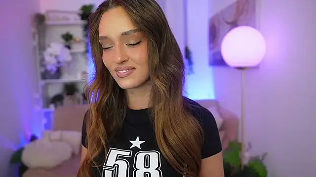 Clara Nia online show from 12-14-25, 07:40