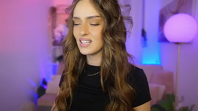 Clara Nia online show from 12-19-25, 07:43