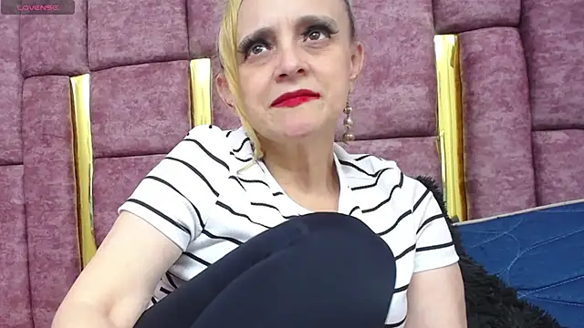 VICTORIAHANK  online show from 03-17-26, 07:28