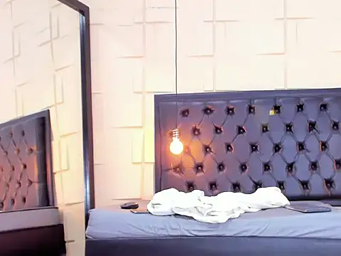 SamanthaMilann online show from 02-08-25, 04:57