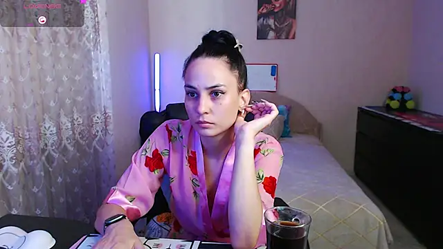 Kriss brunette 5 online show from 07-19-26, 07:34