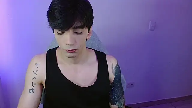 Snapshot of H3ll_B0I chatting on 04-28-26, 02:38 H3ll B0I online show from 04-28-26, 02:38