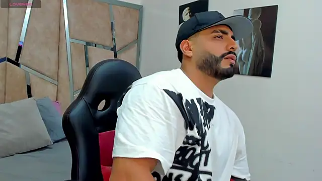 Snapshot of LeandroRusso chatting on 01-29-25, 07:32 LeandroRusso online show from 01-29-25, 07:32