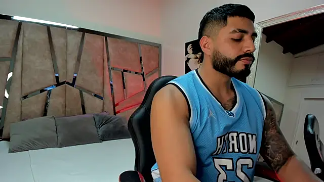 Snapshot of LeandroRusso chatting on 02-10-25, 08:10 LeandroRusso online show from 02-10-25, 08:10