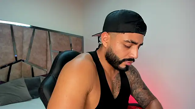 Snapshot of LeandroRusso chatting on 02-23-25, 01:57 LeandroRusso online show from 02-23-25, 01:57