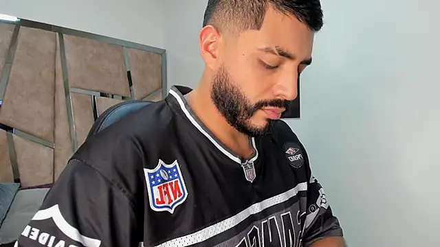 Snapshot of LeandroRusso chatting on 02-25-25, 07:58 LeandroRusso online show from 02-25-25, 07:58