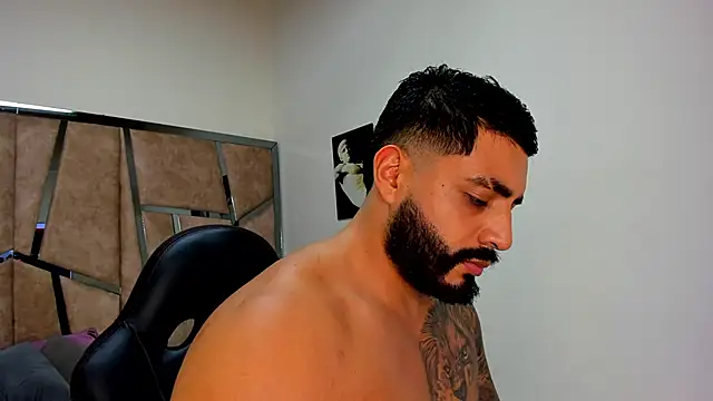 Snapshot of LeandroRusso chatting on 03-12-25, 12:53 LeandroRusso online show from 03-12-25, 12:53