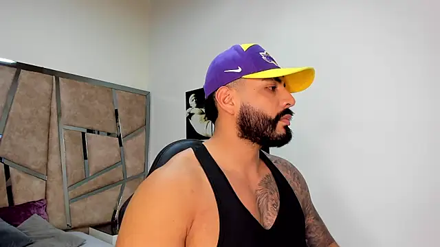 Snapshot of LeandroRusso chatting on 03-15-25, 08:10 LeandroRusso online show from 03-15-25, 08:10