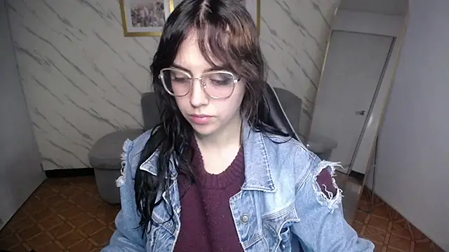 Snapshot of Hela_v chatting on 04-30-26, 12:22 Hela v online show from 04-30-26, 12:22
