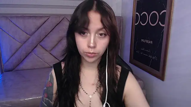Snapshot of Hela_v chatting on 05-04-26, 01:07 Hela v online show from 05-04-26, 01:07