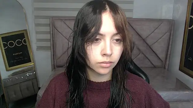 Snapshot of Hela_v chatting on 05-05-26, 12:13 Hela v online show from 05-05-26, 12:13