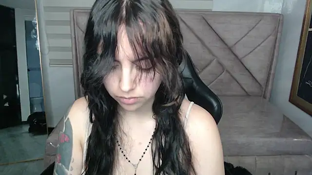 Snapshot of Hela_v chatting on 05-09-26, 01:05 Hela v online show from 05-09-26, 01:05