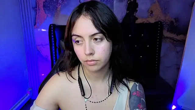Snapshot of Hela_v chatting on 05-12-26, 08:17 Hela v online show from 05-12-26, 08:17