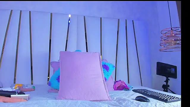 violet gray  online show from 10-05-25, 11:41