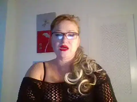 Snapshot of Luzia-Sal chatting on 01-29-25, 10:22 Luzia-Sal online show from 01-29-25, 10:22