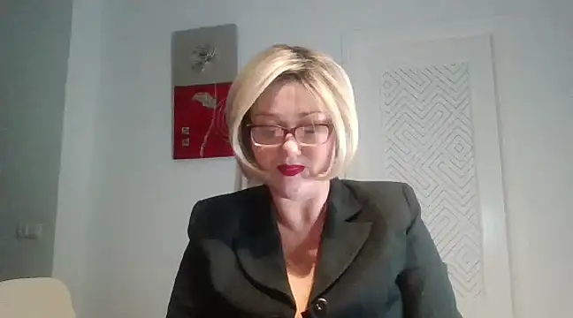 Snapshot of Luzia-Sal chatting on 01-30-25, 10:30 Luzia-Sal online show from 01-30-25, 10:30