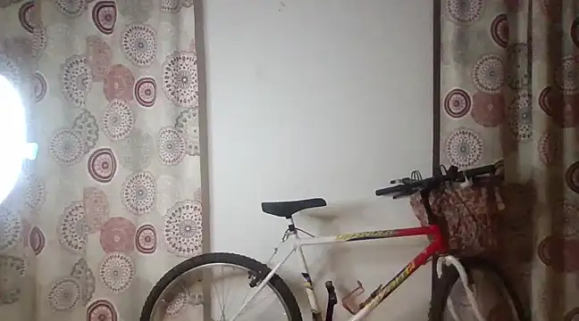 Snapshot of Luzia-Sal chatting on 01-31-25, 08:22 Luzia-Sal online show from 01-31-25, 08:22