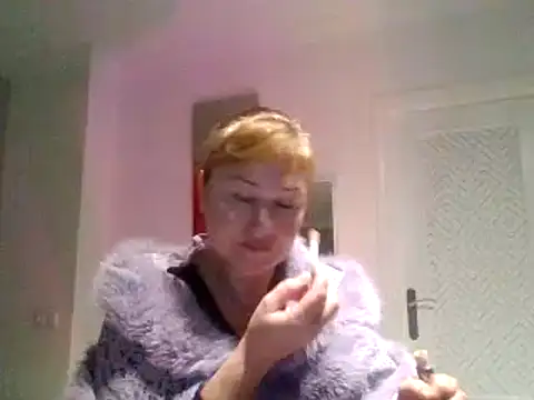 Snapshot of Luzia-Sal chatting on 02-04-25, 07:40 Luzia-Sal online show from 02-04-25, 07:40