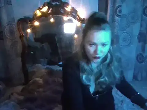 Snapshot of Luzia-Sal chatting on 02-07-25, 08:22 Luzia-Sal online show from 02-07-25, 08:22